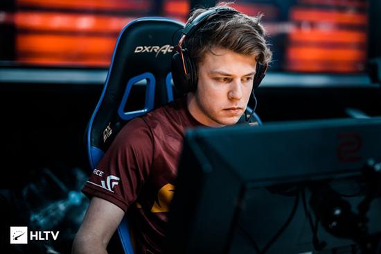 强力一垒手 强力一垒手