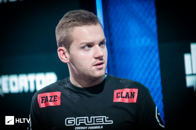 呈加速曲线 呈加速曲线